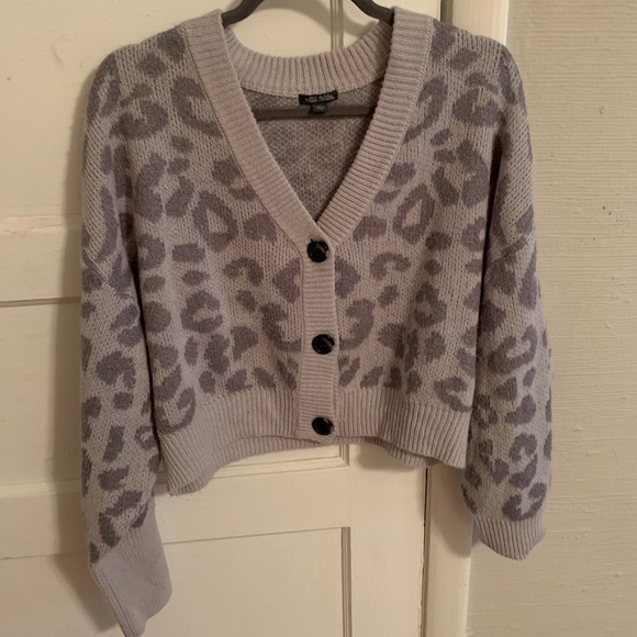 Gray cheetah print Sweater - Picture 2 of 5
